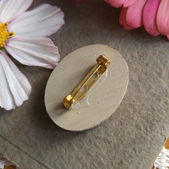 Winter Chickadee brooch pin painted wood Christmas bird - Picture 4 of 4